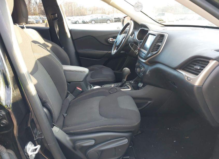 Photo 13 of 2016 Jeep Cherokee LATITUDE (VIN 1C4PJMCS3GW367630)