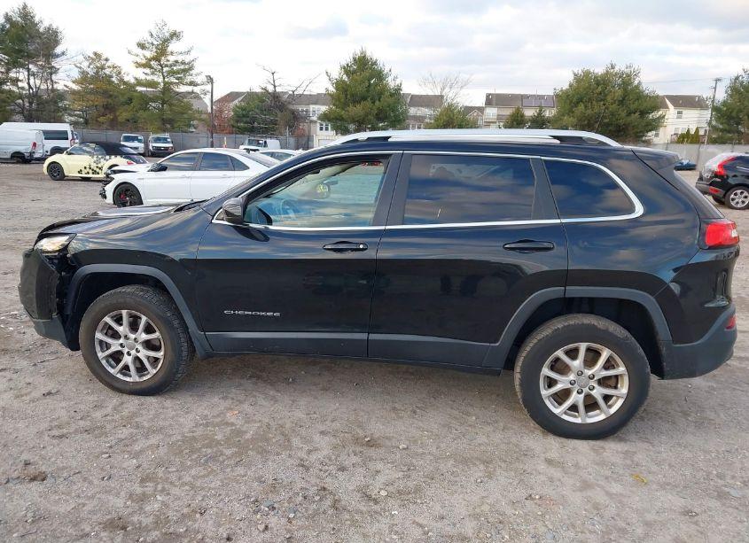 Photo 14 of 2016 Jeep Cherokee LATITUDE (VIN 1C4PJMCS3GW367630)