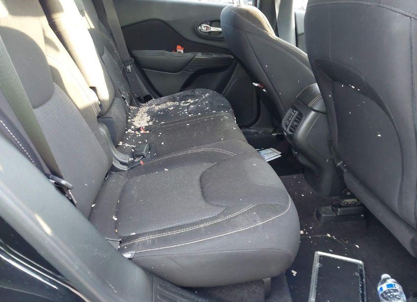 Photo 8 of 2016 Jeep Cherokee LATITUDE (VIN 1C4PJMCS3GW367630)