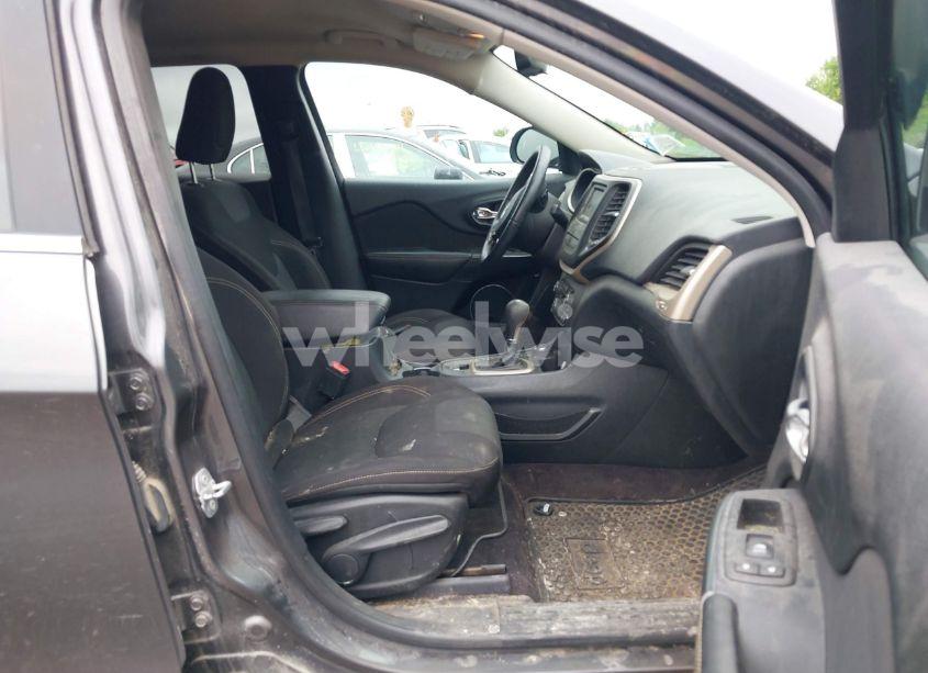 Photo 5 of 2016 Jeep Cherokee LATITUDE (VIN 1C4PJMCS3GW368342)