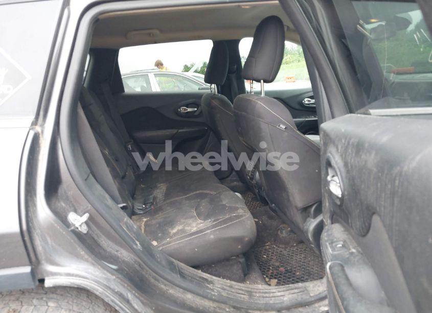 Photo 8 of 2016 Jeep Cherokee LATITUDE (VIN 1C4PJMCS3GW368342)