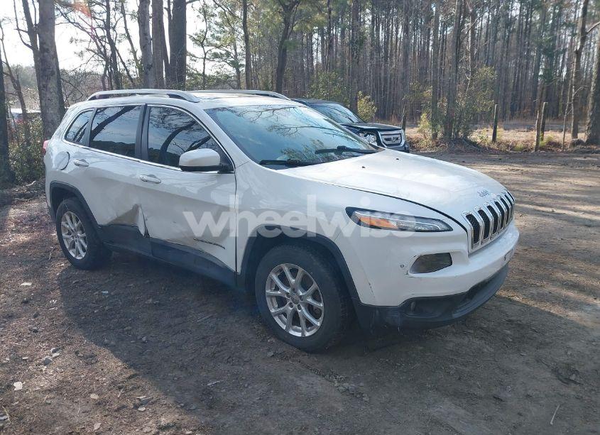 2017 Jeep Cherokee LATITUDE 4X4 (VIN 1C4PJMCS3HW588243) main photo