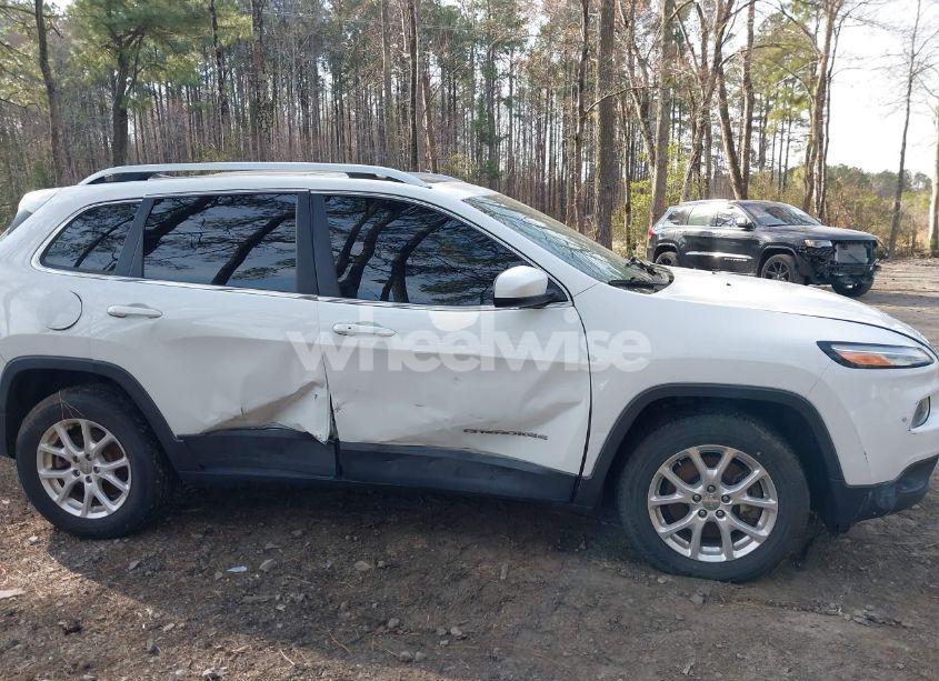 Photo 6 of 2017 Jeep Cherokee LATITUDE 4X4 (VIN 1C4PJMCS3HW588243)