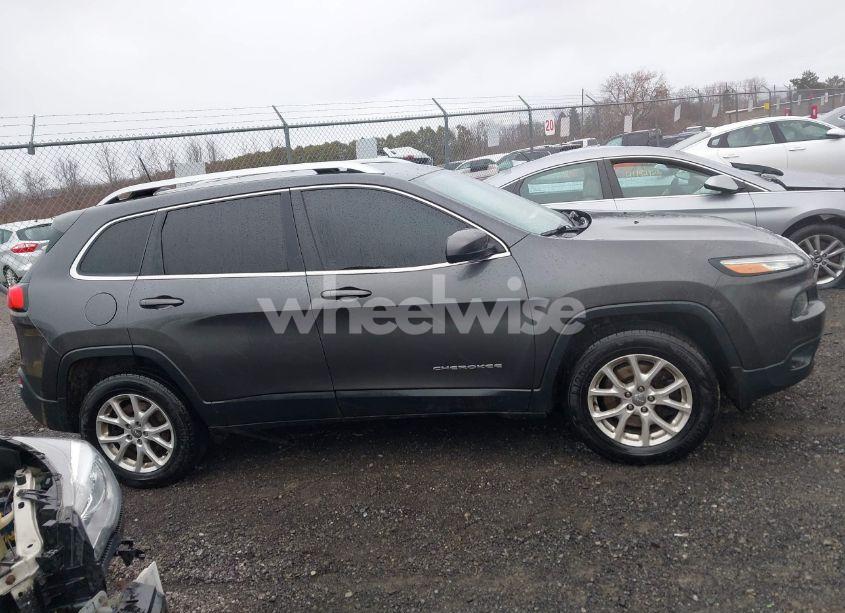 Photo 13 of 2017 Jeep Cherokee LATITUDE 4X4 (VIN 1C4PJMCS3HW589358)