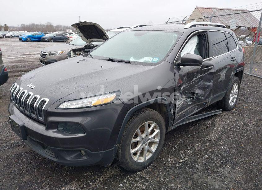 Photo 2 of 2017 Jeep Cherokee LATITUDE 4X4 (VIN 1C4PJMCS3HW589358)