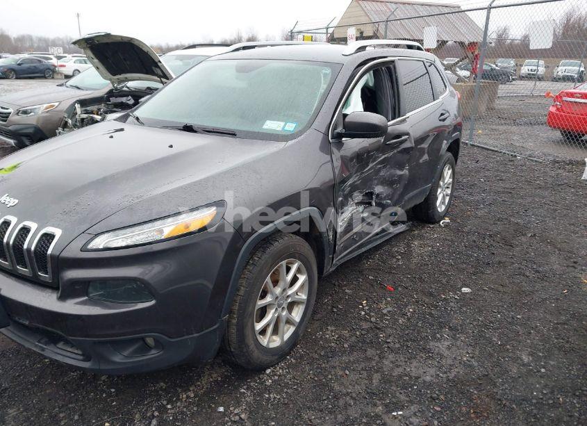 Photo 6 of 2017 Jeep Cherokee LATITUDE 4X4 (VIN 1C4PJMCS3HW589358)