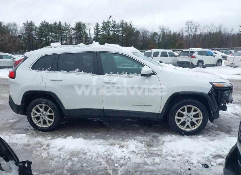 Photo 13 of 2017 Jeep Cherokee LATITUDE 4X4 (VIN 1C4PJMCS3HW638610)
