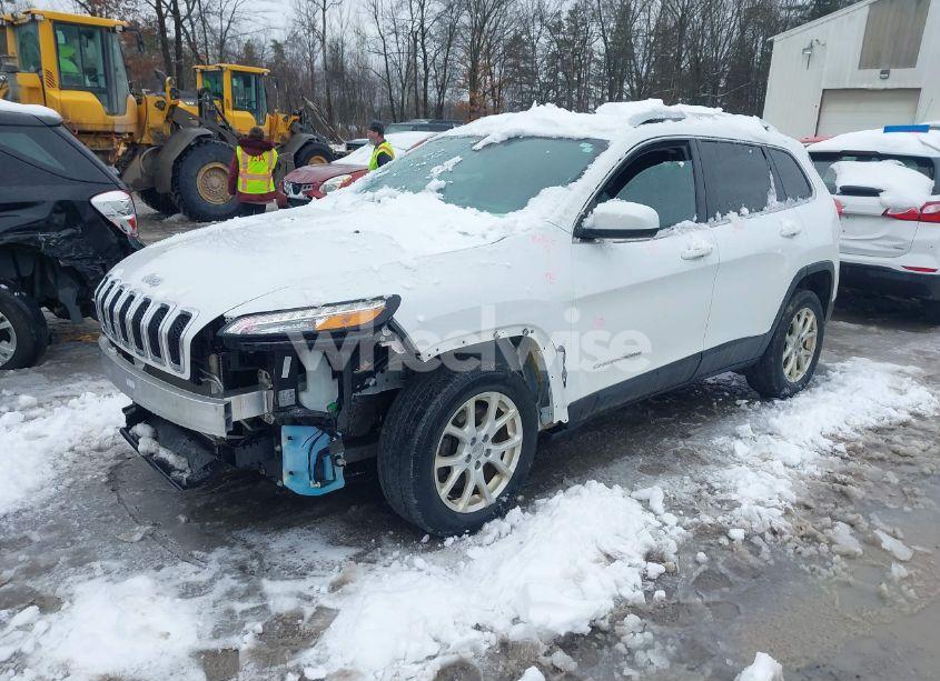Photo 2 of 2017 Jeep Cherokee LATITUDE 4X4 (VIN 1C4PJMCS3HW638610)