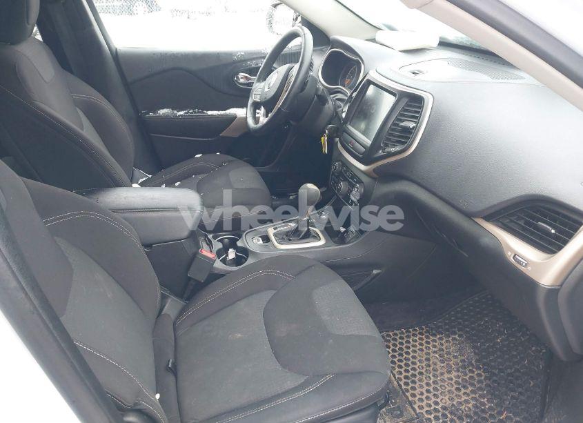 Photo 5 of 2017 Jeep Cherokee LATITUDE 4X4 (VIN 1C4PJMCS3HW638610)