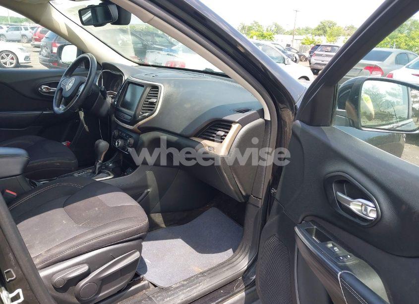 Photo 5 of 2015 Jeep Cherokee LATITUDE (VIN 1C4PJMCS4FW509983)