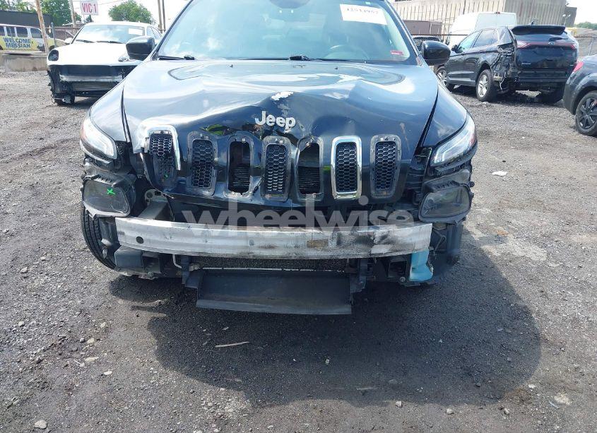 Photo 6 of 2015 Jeep Cherokee LATITUDE (VIN 1C4PJMCS4FW509983)