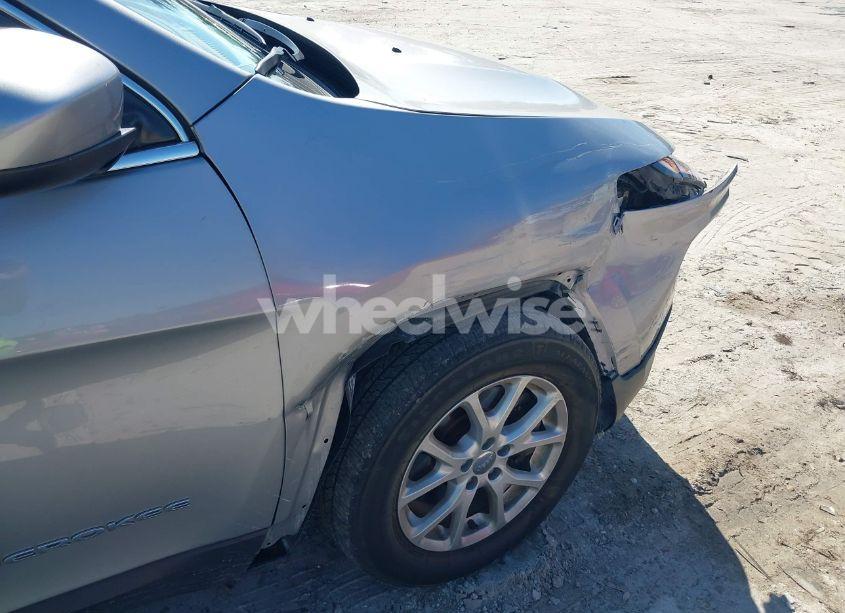 Photo 18 of 2015 Jeep Cherokee LATITUDE (VIN 1C4PJMCS4FW514293)