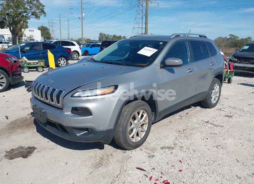 Photo 2 of 2015 Jeep Cherokee LATITUDE (VIN 1C4PJMCS4FW514293)