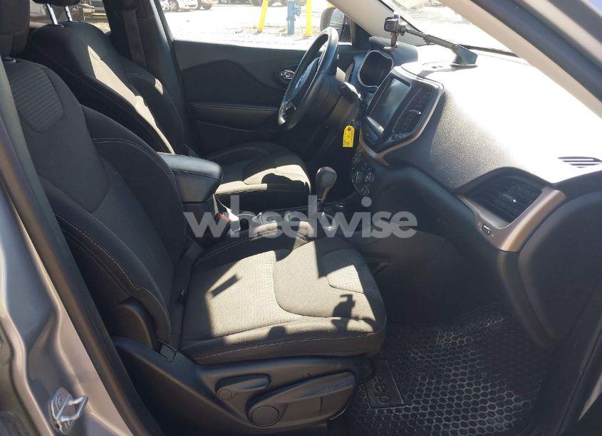 Photo 5 of 2015 Jeep Cherokee LATITUDE (VIN 1C4PJMCS4FW514293)