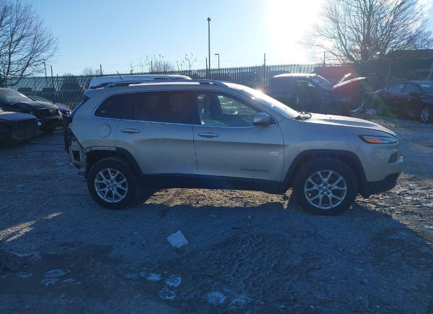 Photo 13 of 2015 Jeep Cherokee LATITUDE (VIN 1C4PJMCS4FW528498)