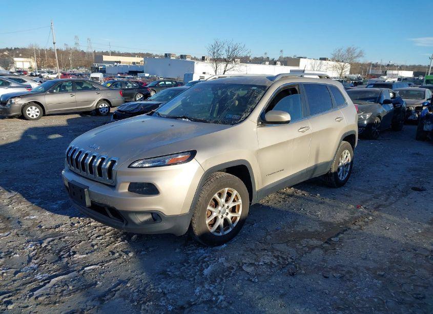 Photo 2 of 2015 Jeep Cherokee LATITUDE (VIN 1C4PJMCS4FW528498)