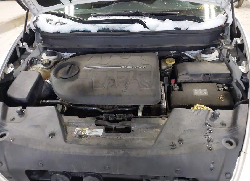 Photo 10 of 2015 Jeep Cherokee LATITUDE (VIN 1C4PJMCS4FW538951)