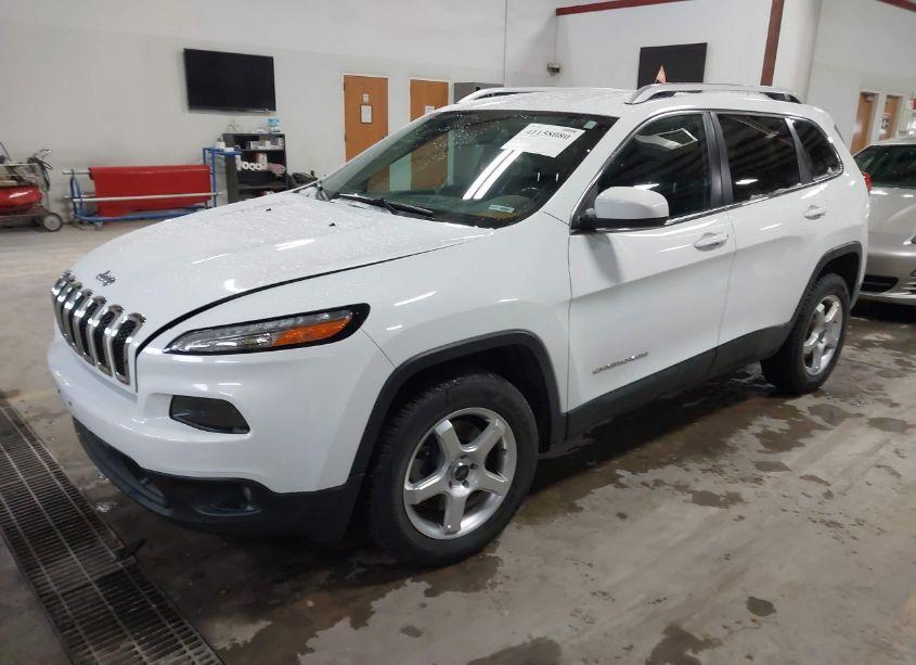 Photo 2 of 2015 Jeep Cherokee LATITUDE (VIN 1C4PJMCS4FW538951)