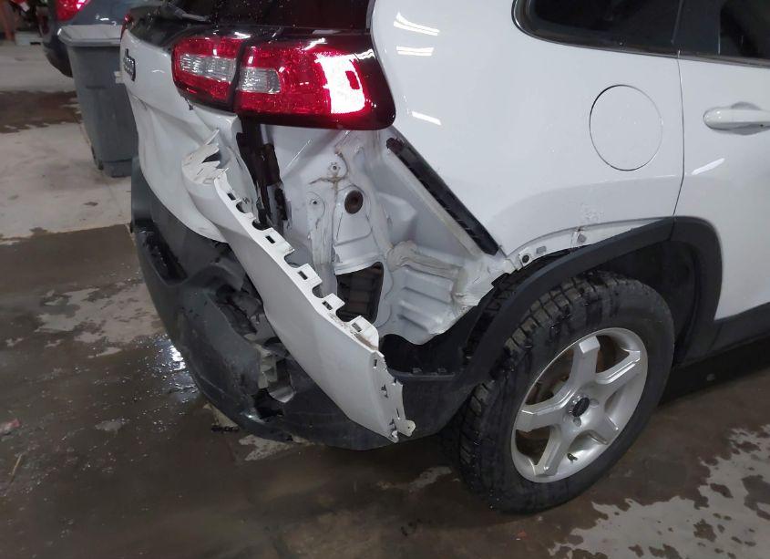 Photo 6 of 2015 Jeep Cherokee LATITUDE (VIN 1C4PJMCS4FW538951)