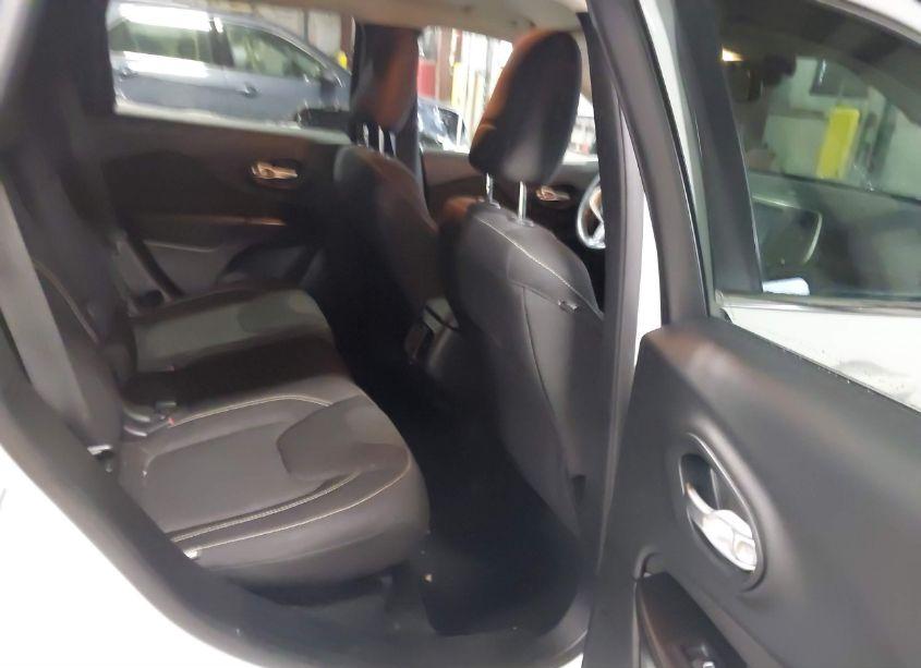 Photo 8 of 2015 Jeep Cherokee LATITUDE (VIN 1C4PJMCS4FW538951)