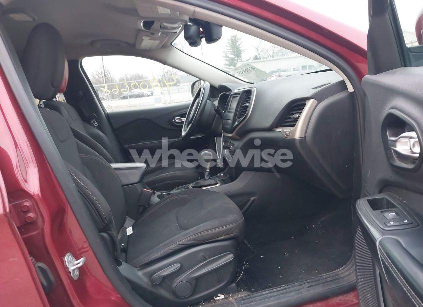 Photo 5 of 2015 Jeep Cherokee LATITUDE (VIN 1C4PJMCS4FW552042)