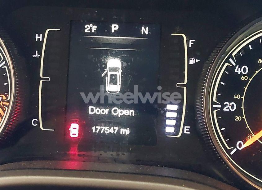 Photo 15 of 2015 Jeep Cherokee LATITUDE (VIN 1C4PJMCS4FW583355)