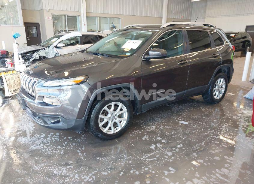 Photo 2 of 2015 Jeep Cherokee LATITUDE (VIN 1C4PJMCS4FW583355)