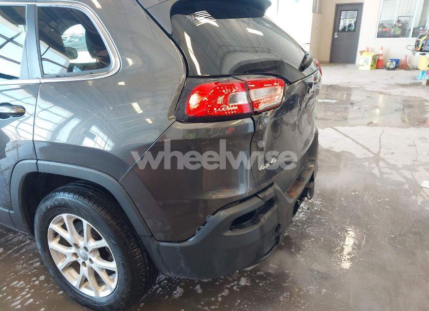 Photo 20 of 2015 Jeep Cherokee LATITUDE (VIN 1C4PJMCS4FW583355)