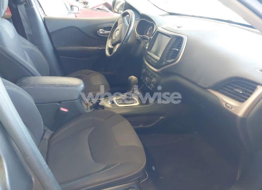 Photo 5 of 2015 Jeep Cherokee LATITUDE (VIN 1C4PJMCS4FW583355)