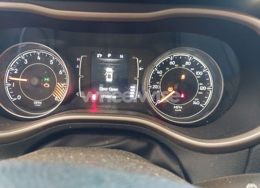 Photo 7 of 2015 Jeep Cherokee LATITUDE (VIN 1C4PJMCS4FW583355)