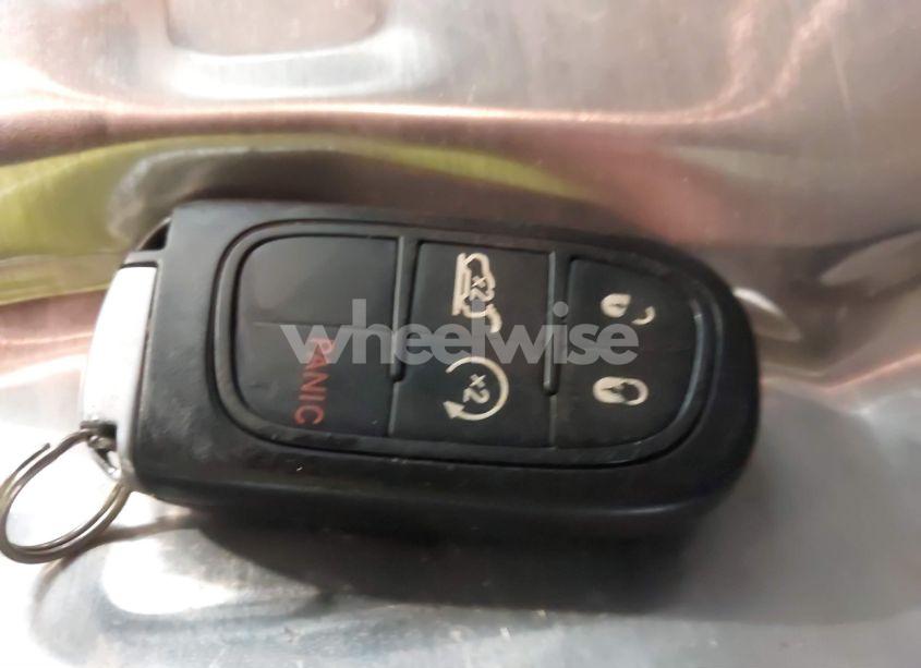 Photo 11 of 2015 Jeep Cherokee LATITUDE (VIN 1C4PJMCS4FW619691)