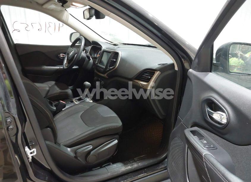 Photo 5 of 2015 Jeep Cherokee LATITUDE (VIN 1C4PJMCS4FW619691)