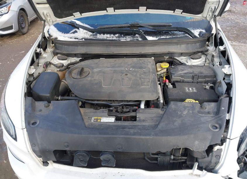 Photo 10 of 2015 Jeep Cherokee LATITUDE ALTITUDE (VIN 1C4PJMCS4FW776086)