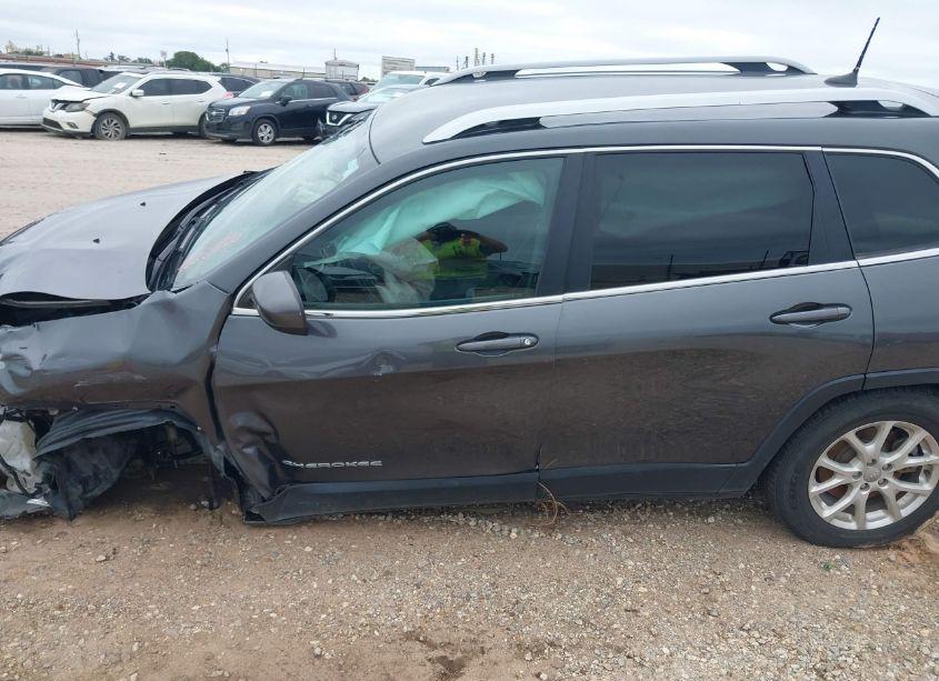 Photo 14 of 2016 Jeep Cherokee LATITUDE (VIN 1C4PJMCS4GW130743)