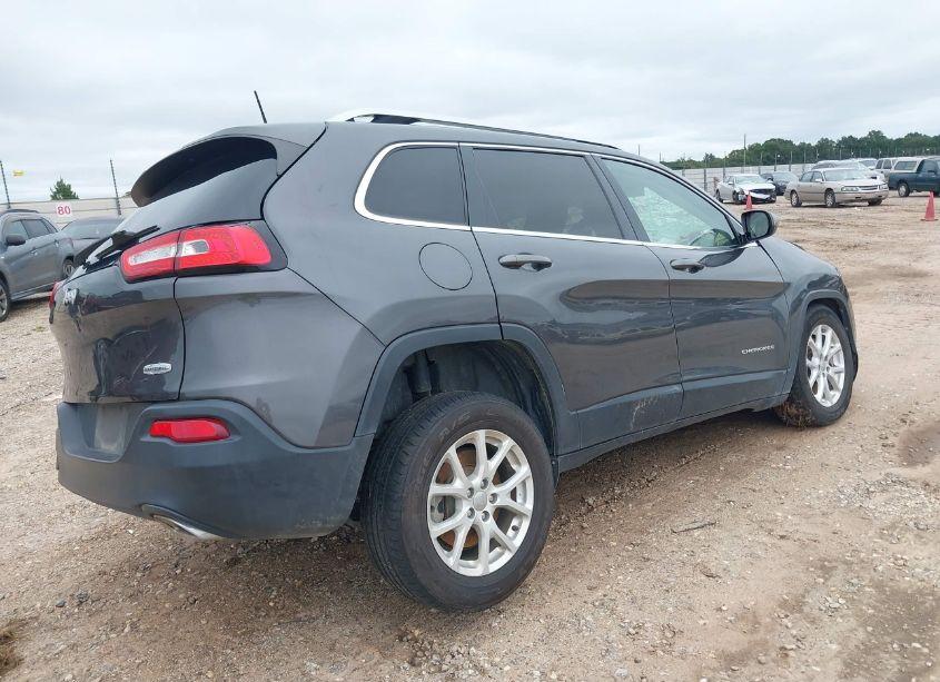 Photo 4 of 2016 Jeep Cherokee LATITUDE (VIN 1C4PJMCS4GW130743)