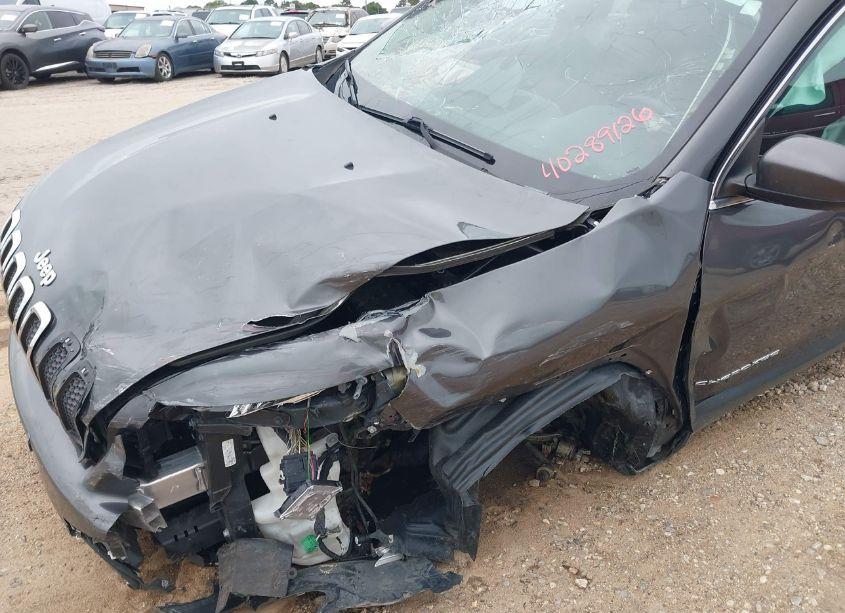 Photo 6 of 2016 Jeep Cherokee LATITUDE (VIN 1C4PJMCS4GW130743)