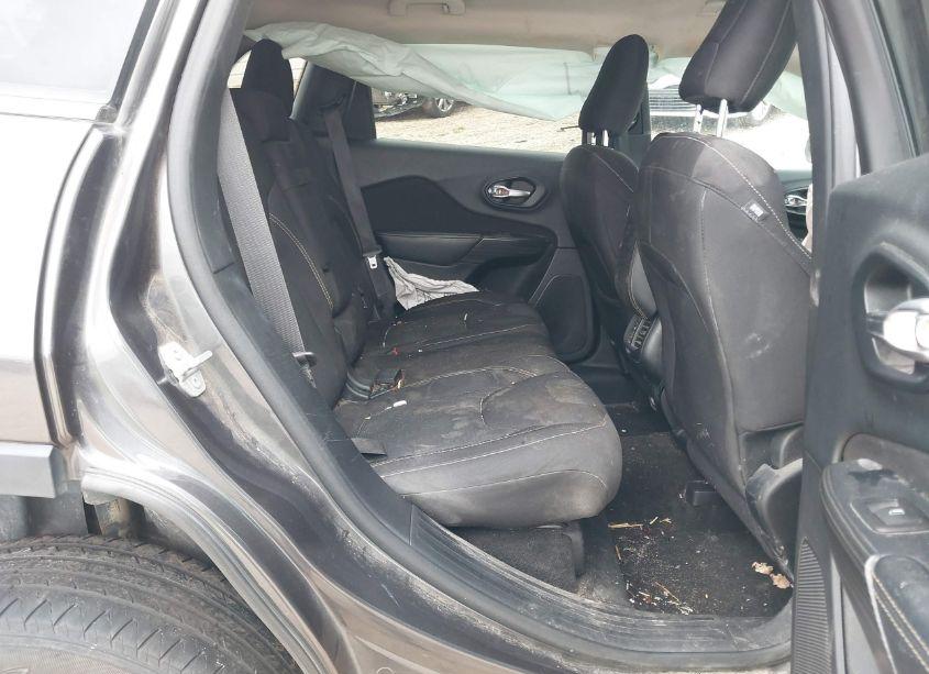 Photo 8 of 2016 Jeep Cherokee LATITUDE (VIN 1C4PJMCS4GW130743)