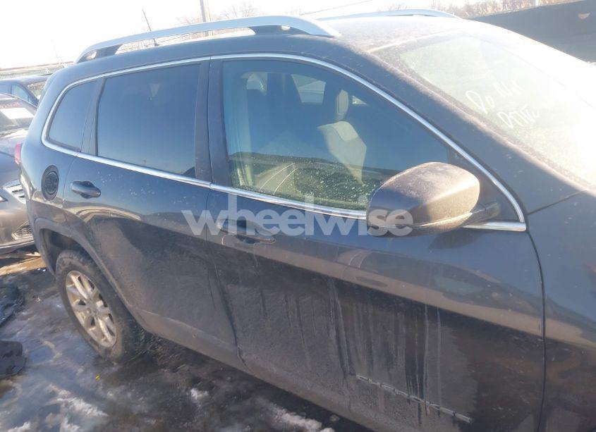 Photo 13 of 2016 Jeep Cherokee LATITUDE (VIN 1C4PJMCS4GW182826)