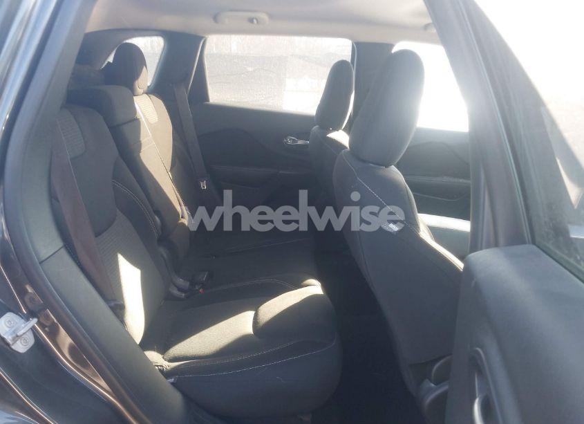 Photo 8 of 2016 Jeep Cherokee LATITUDE (VIN 1C4PJMCS4GW182826)