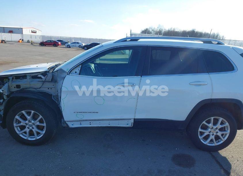 Photo 15 of 2016 Jeep Cherokee LATITUDE (VIN 1C4PJMCS4GW334328)