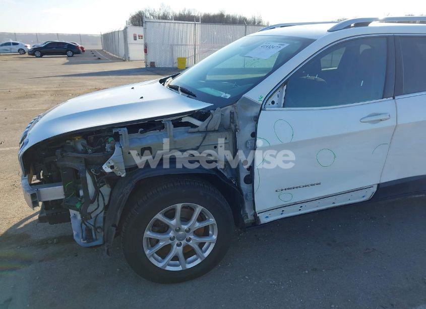 Photo 19 of 2016 Jeep Cherokee LATITUDE (VIN 1C4PJMCS4GW334328)
