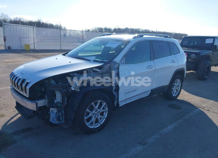 Photo 2 of 2016 Jeep Cherokee LATITUDE (VIN 1C4PJMCS4GW334328)