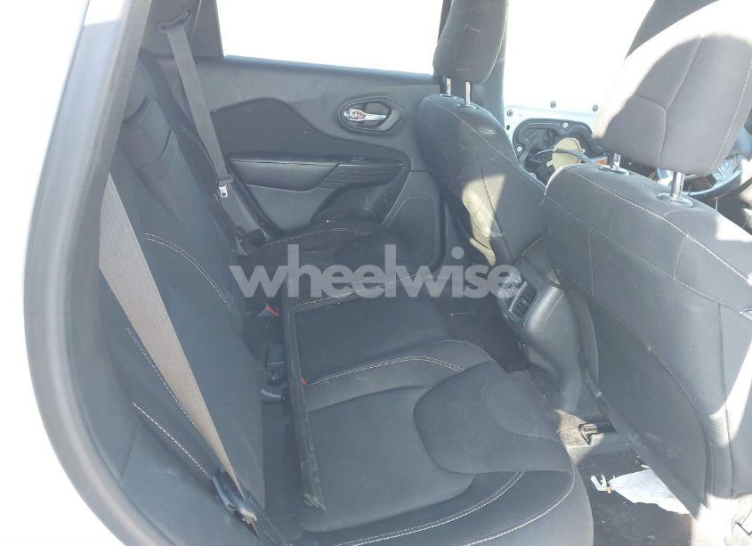 Photo 8 of 2016 Jeep Cherokee LATITUDE (VIN 1C4PJMCS4GW334328)