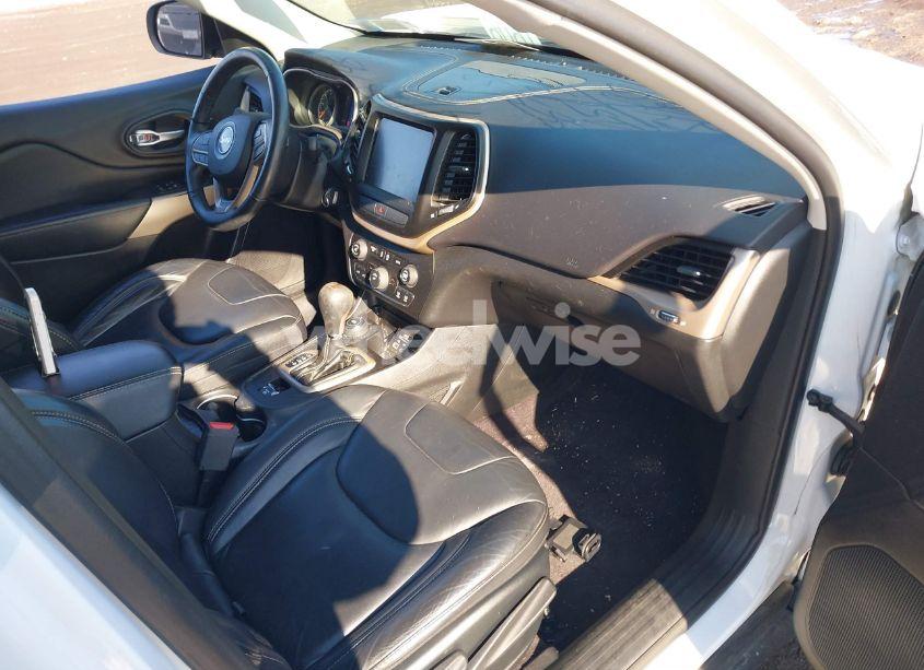 Photo 5 of 2017 Jeep Cherokee LATITUDE 4X4 (VIN 1C4PJMCS4HW618382)