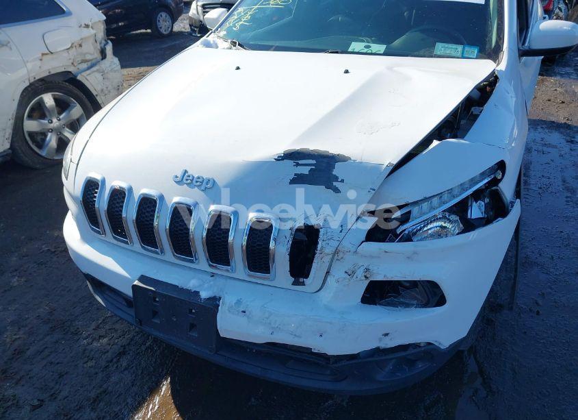 Photo 6 of 2017 Jeep Cherokee LATITUDE 4X4 (VIN 1C4PJMCS4HW618382)