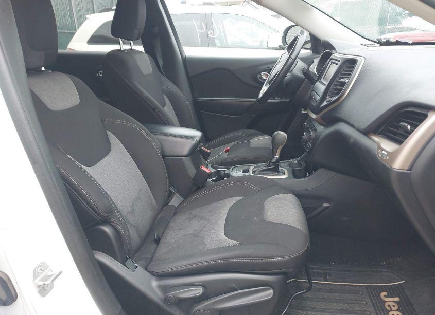 Photo 5 of 2014 Jeep Cherokee LATITUDE (VIN 1C4PJMCS5EW272810)