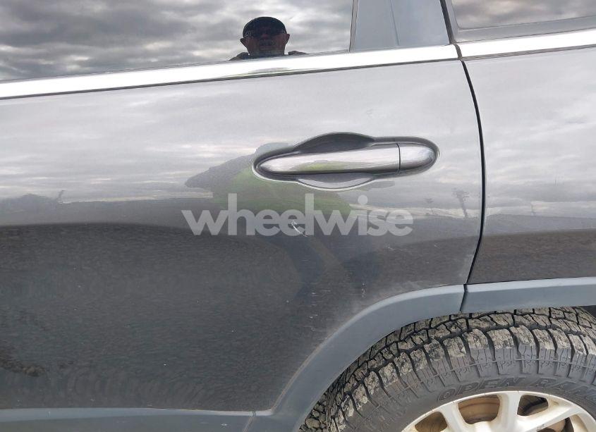 Photo 6 of 2014 Jeep Cherokee LATITUDE (VIN 1C4PJMCS5EW301979)