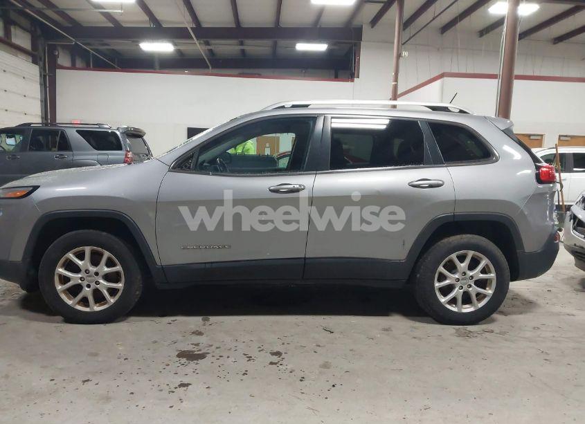 Photo 13 of 2015 Jeep Cherokee LATITUDE (VIN 1C4PJMCS5FW546508)