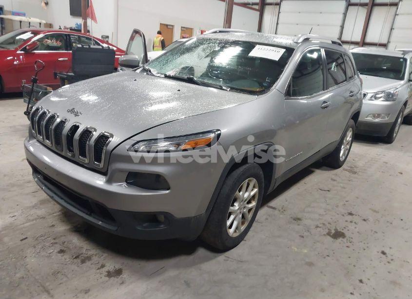 Photo 2 of 2015 Jeep Cherokee LATITUDE (VIN 1C4PJMCS5FW546508)