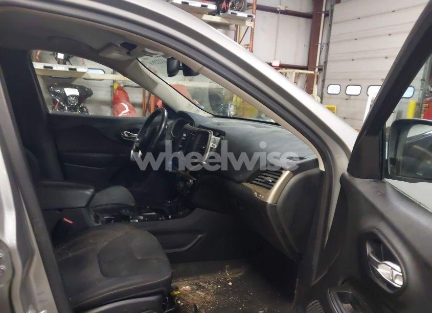 Photo 5 of 2015 Jeep Cherokee LATITUDE (VIN 1C4PJMCS5FW546508)